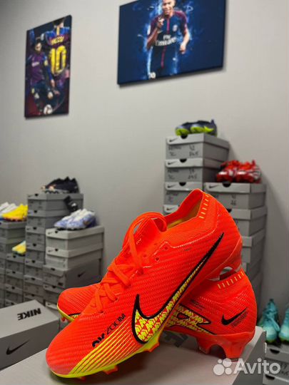 Футбольные бутсы Nike и Adidas