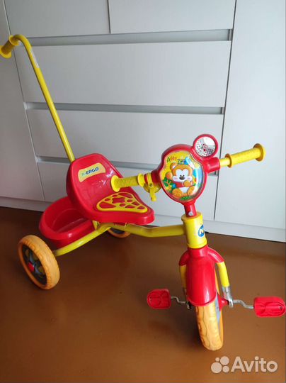 Велосипед трёхколёсный с ручкой