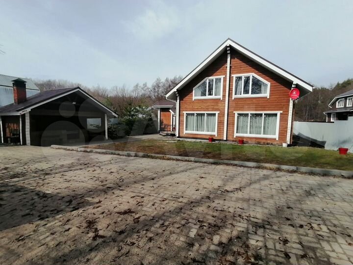 Коттедж 220 м² на участке 7 сот.