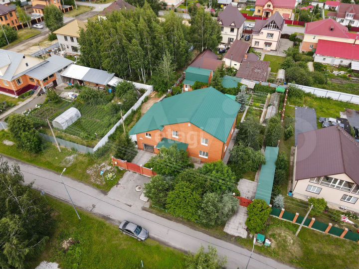 Дом 411 м² на участке 12,5 сот.