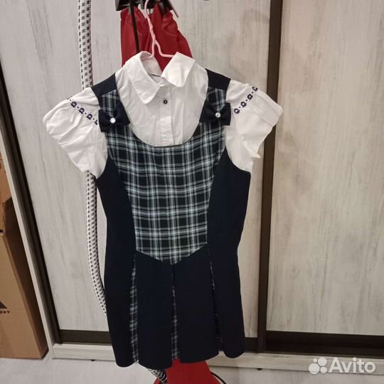 Школьная форма синяя, блузки 128-134