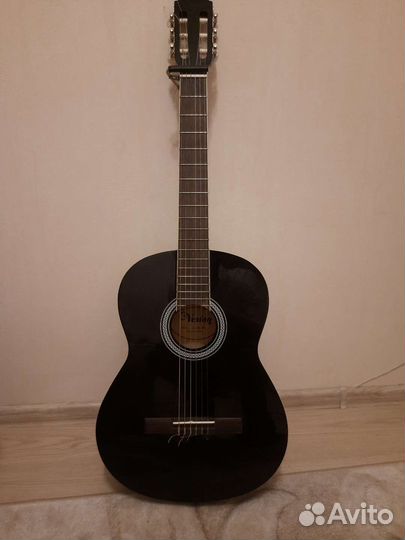 Гитара классическая + чехол + каподастр