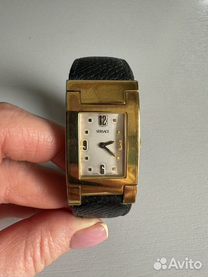 Часы женские позолоченные Versace
