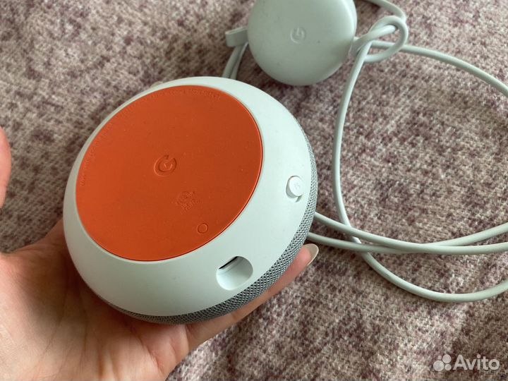 Умная колонка Google Home Mini