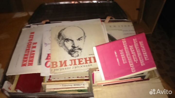 Книги, пластинки,открытки о В. И. Ленине + детские