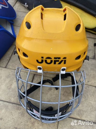 Хоккейный шлем