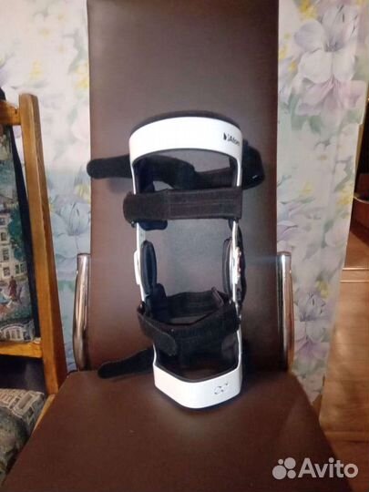 Наколенник ортопедический