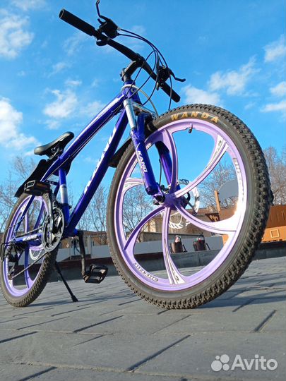 Классный велосипед. 8 скоростей, красивый цвет