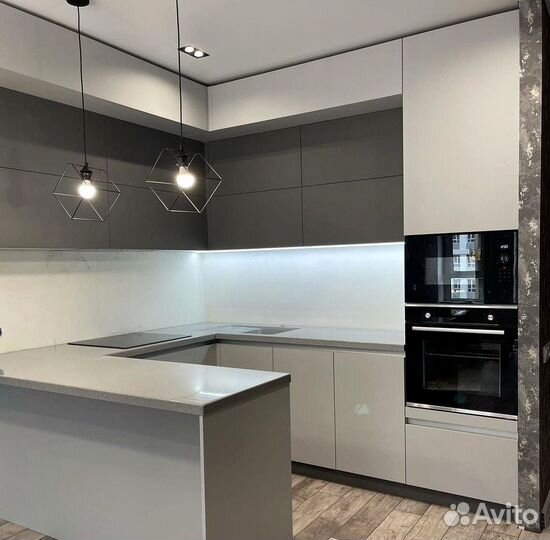 Кухонный гарнитур в современном стиле на заказ