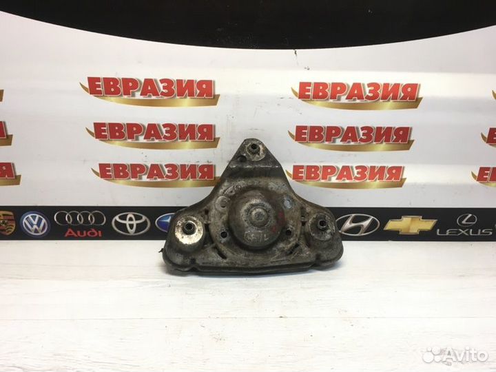 Опора стойки передняя левая Volkswagen Passat B5