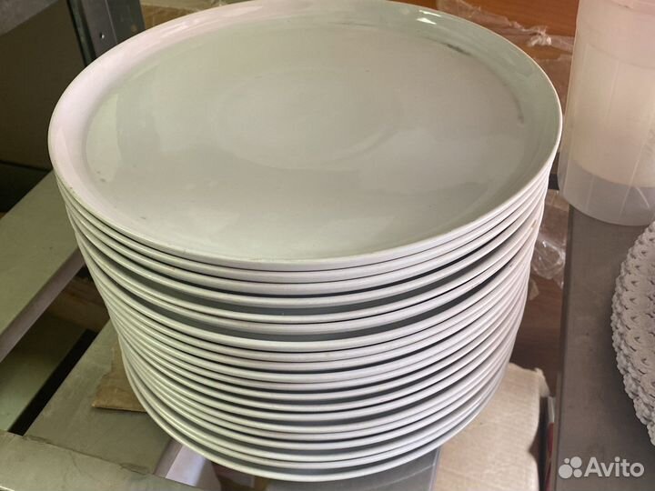 Посуда разная (тарелки, бокалы/стаканы и др.)