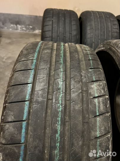 Bridgestone Potenza Sport 235/35 R19 и 265/30 R19 91Y