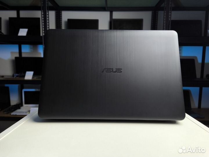 Игровой ноутбук Asus: i3-6006U/12GB/GeForce 920MX