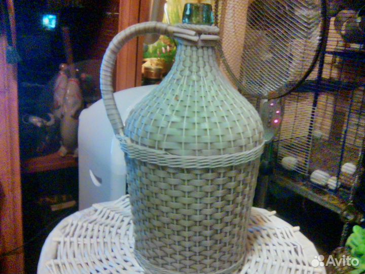 Винные бутыли в пластмассовой оплётке СССР