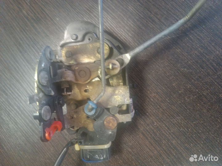 Замок передней левой двери kia shuma 1