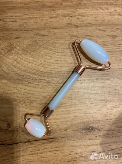 Ролик массажный для лица гуаша из лунного камня