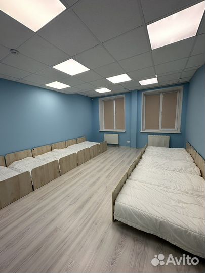 Детская кроватка с матрасом и бельем