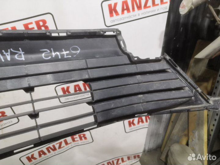 Решетка в бампер передняя Toyota Rav 4 4