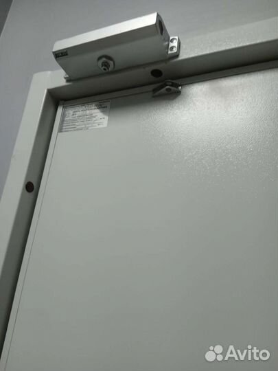 Установка дверного доводчика