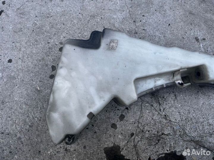 Бачок стеклоомывателя Audi A6 C6 3.2 AUK 2006