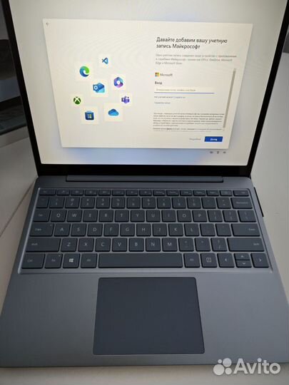 Microsoft surface laptop go