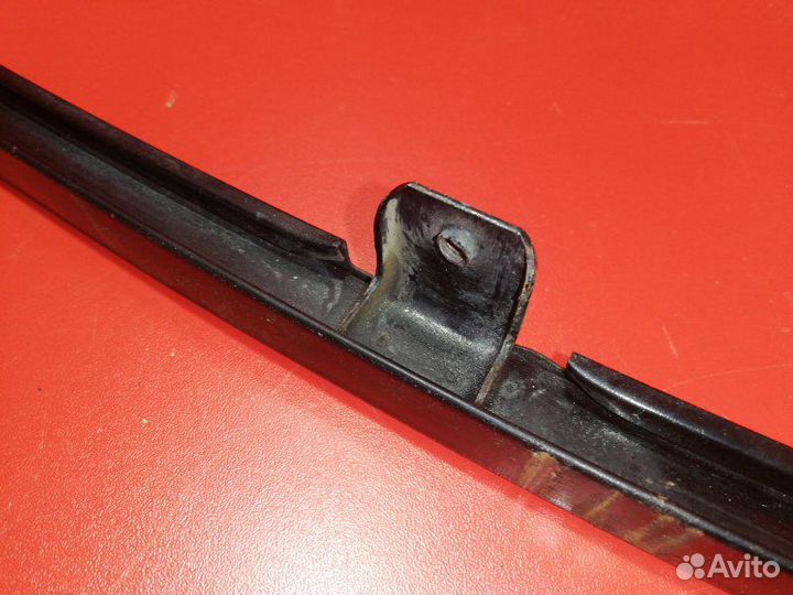 Направляющая стекла двери задняя правая Suzuki