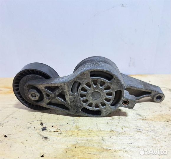 Натяжитель ремня VW Passat (B6) 2005-2010