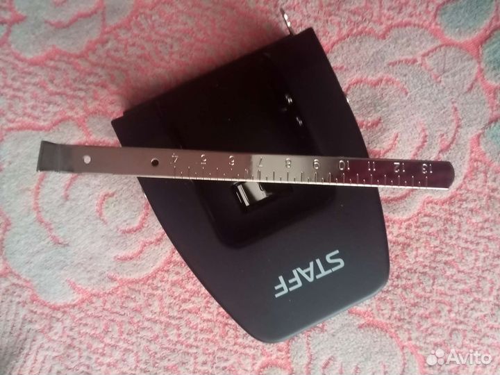 Дырокол для бумаги до 30 листв