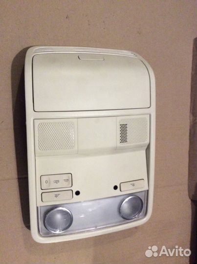 Плафон Passat CC 2013 года 1K0947105AE