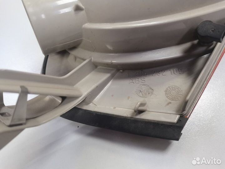 Поворотник левый Mercedes W202