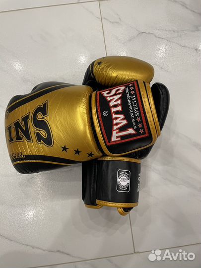 Боксерские перчатки twins 10oz