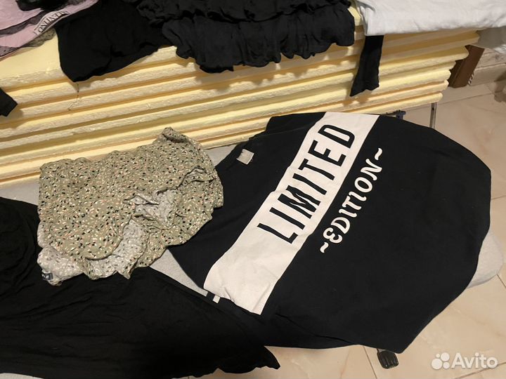 Пакет вещей и обувь