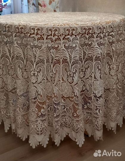 Скатерть кружевная 2,32м