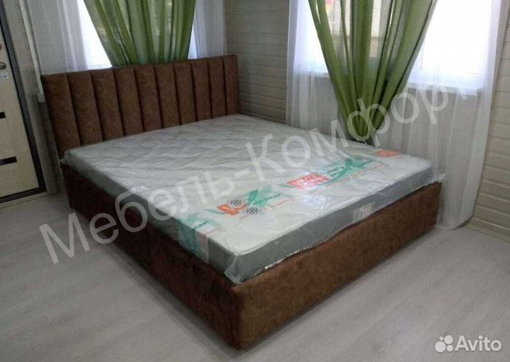Мягкая двуспальная кровать от производителя