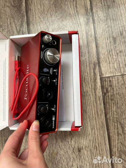 Внешняя звуковая карта focusrite scarlett 2ii2