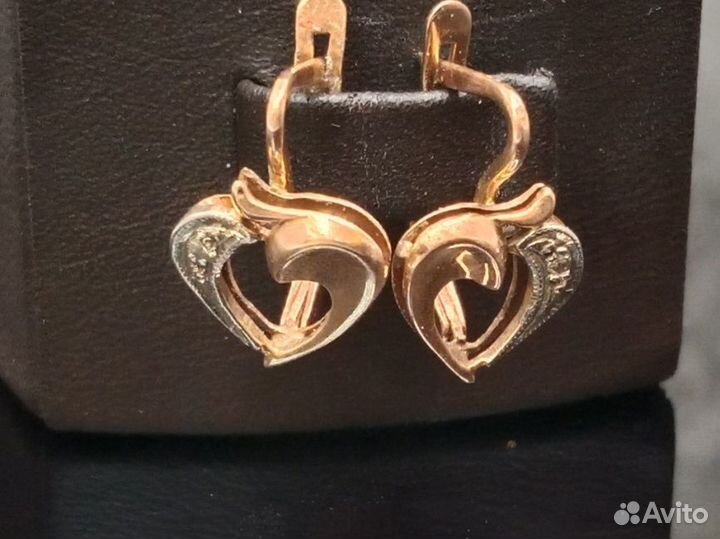 Золотые серьги 585 пробы массой 2.8 грамма