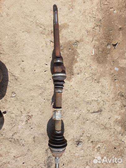 Привод (полуось) в сборе правый Пежо 308