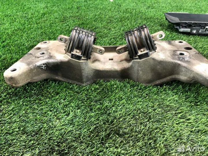 Кронштейн АКПП Bmw 5 F10 N52B25 2011