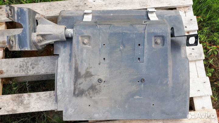 Кронштейн крыла в сборе с крылом Renault DXI