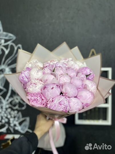 Пионы крупный бутон