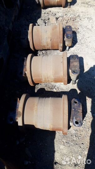 Каток опорный на экскаватор Liebherr R984C