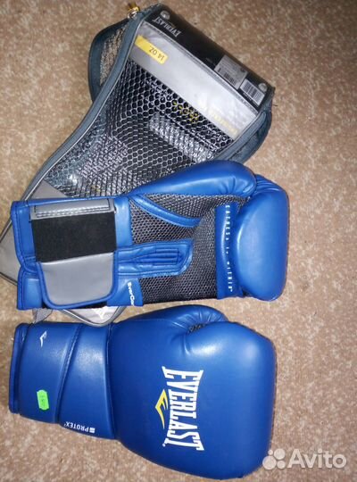 Боксерские перчатки Everlast