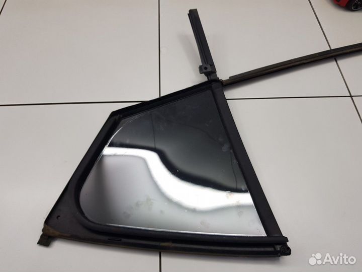 Стекло двери заднее правое глухое (Skoda Octavia)