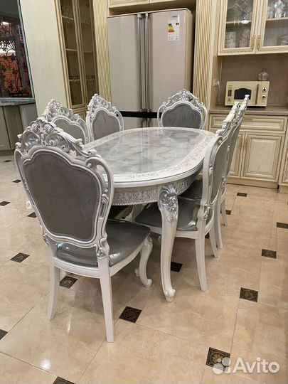 Столы и стулья