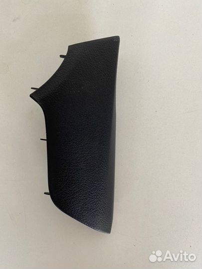 Накладка центральной консоли передняя левая Toyota