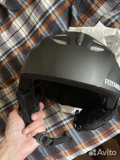 Горнолыжный шлем