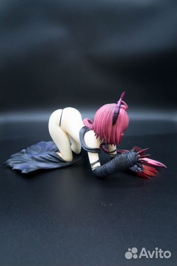 Фигурка аниме девушка с когтями