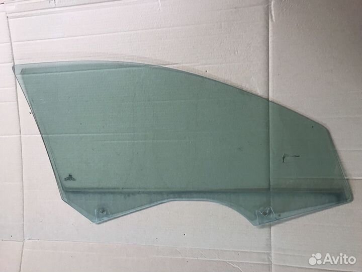 Skoda Superb II Стекло передней левой двери