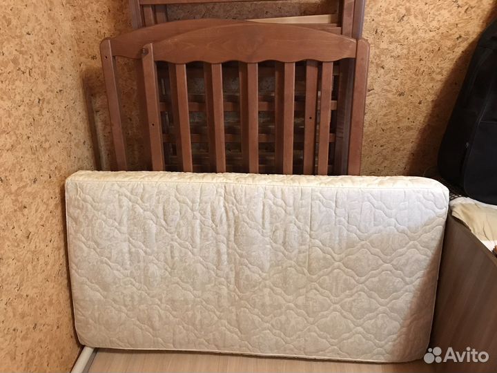 Детская кроватка в комплекте