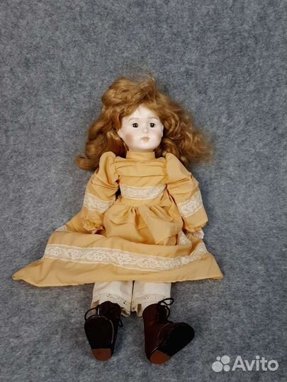 Кукла фарфоровая винтажная